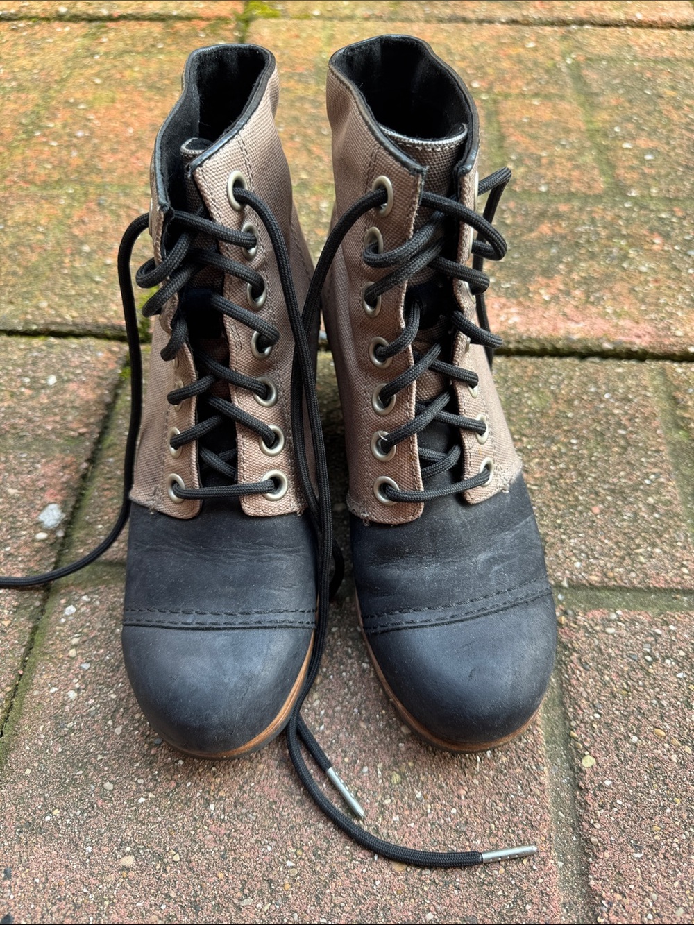 Sorel Two-Tone Black and Brown Lace-Up Ankle Boots